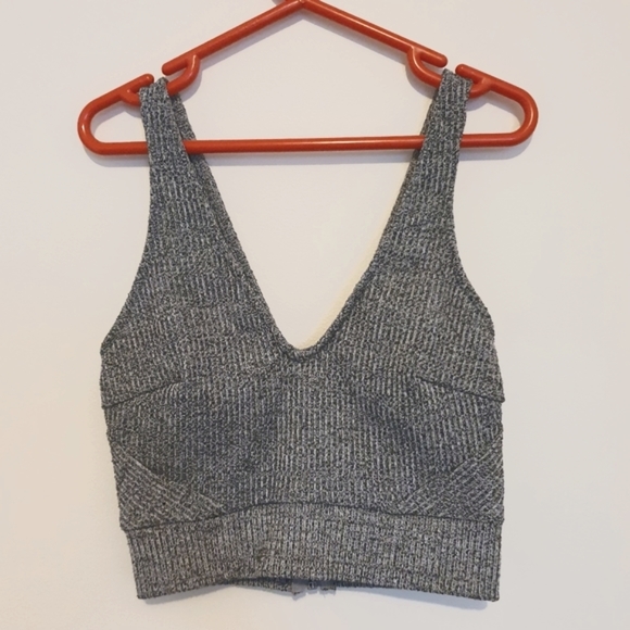 Tops - Cropped grey singlet